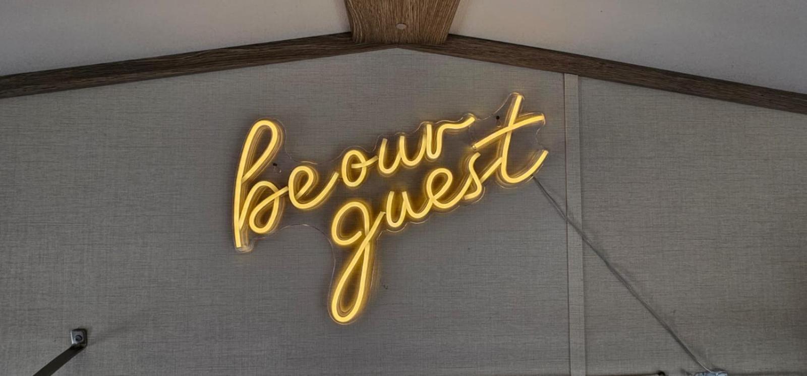Be Our Guest Hotel Cresswell  ภายนอก รูปภาพ